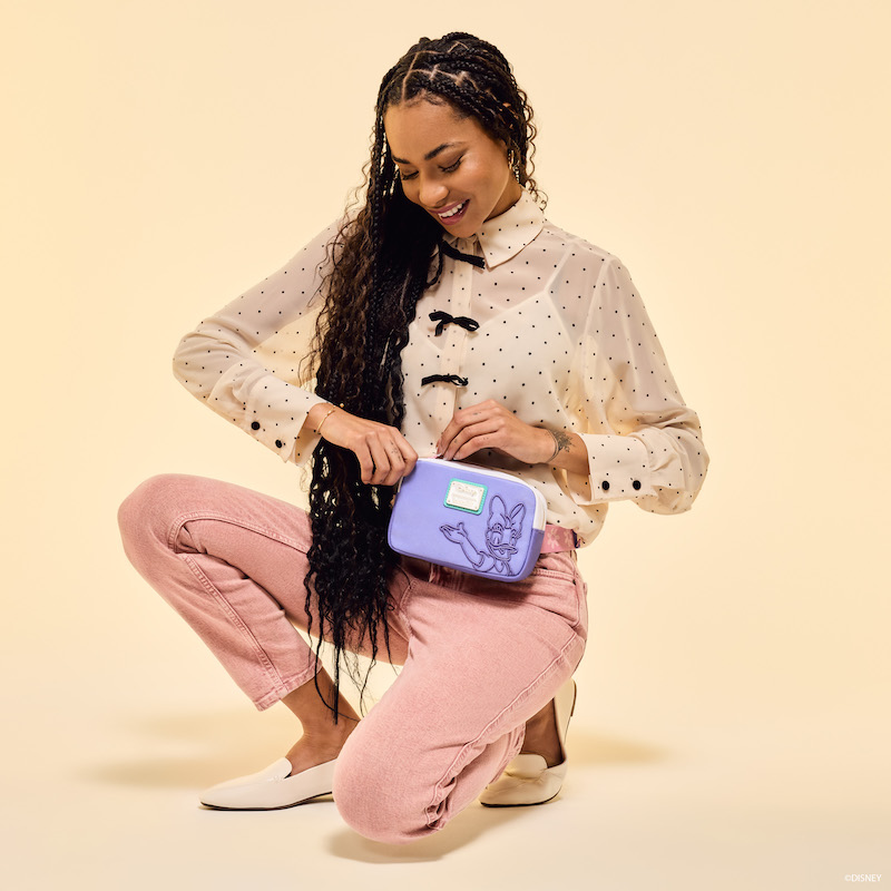 ☆Loungefly☆デイジー85周年 コインケース付きスリングバッグ Springtime Style Inspo to Celebrate 85 Years of Daisy Duck!
